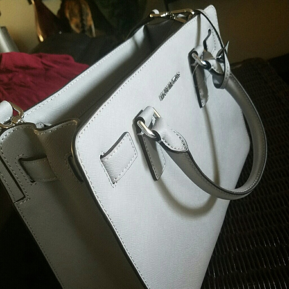 *SOLD* MICHAEL Michael Kors Medium Dillon in Dove