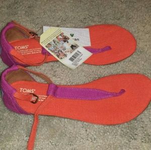 New Toms thong sandals size 9