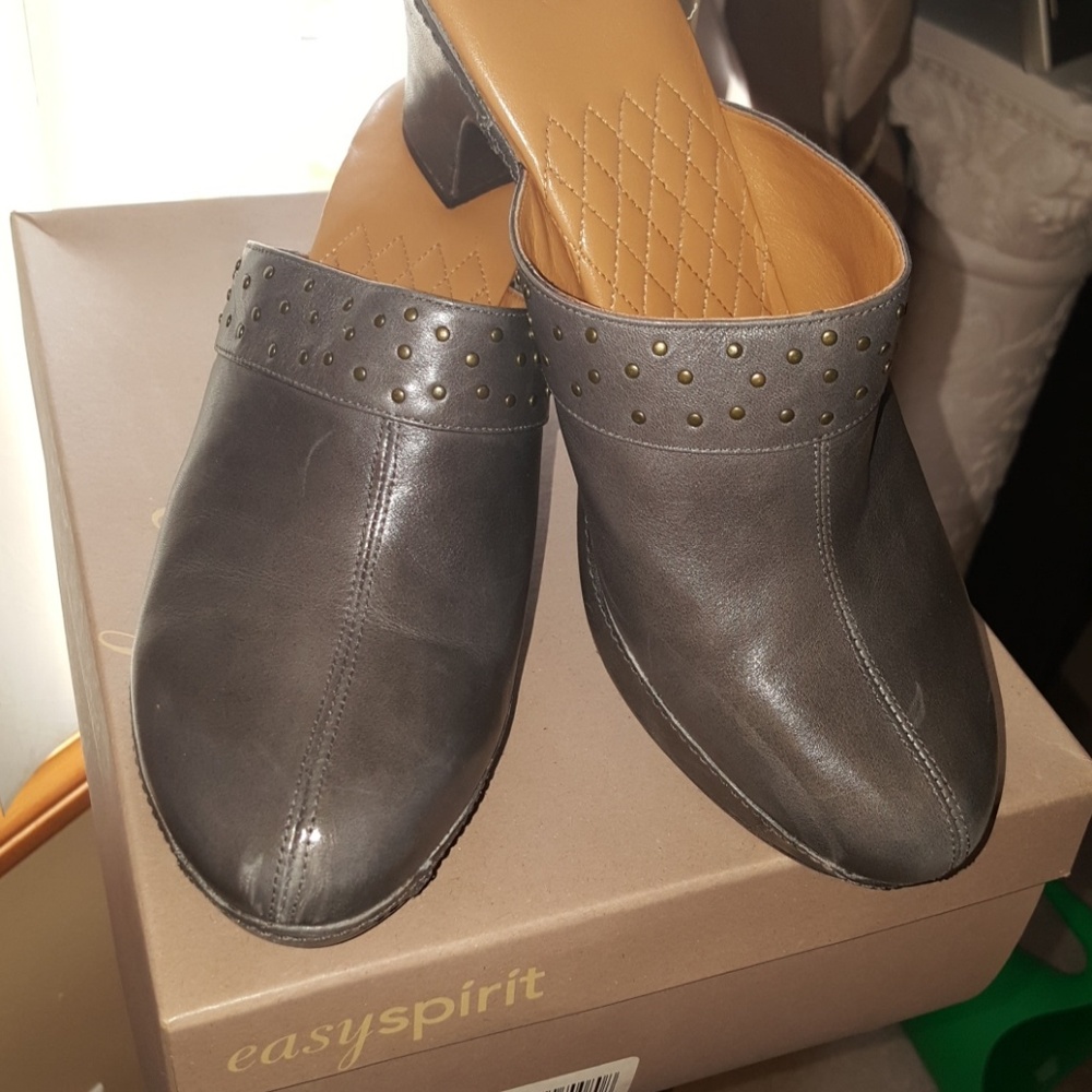 Comfortable Clogs - image 2