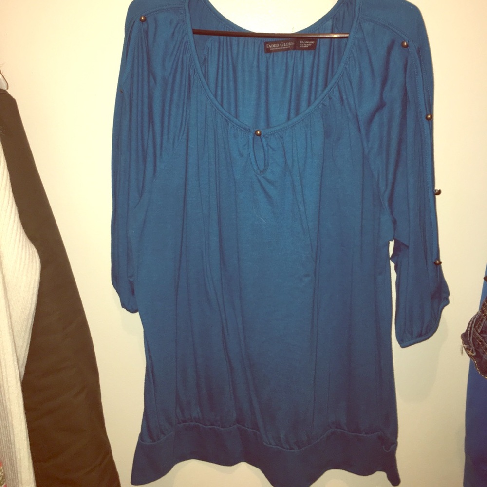 Cute cut-out sleeved top