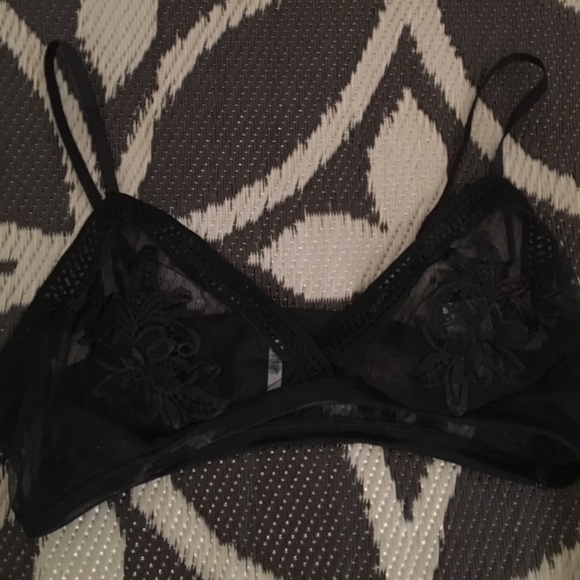 Charlotte Russe Other - 🔥LACE BRALET PLUS SIZE NWT🔥