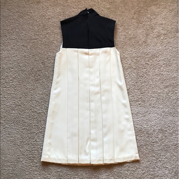 New woman's Omorika dress. - Picture 3 of 4