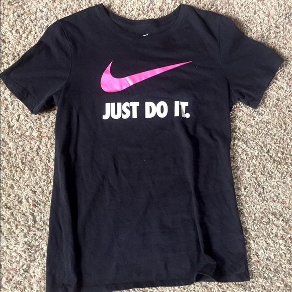 Nike Tops - Nike t-shirt