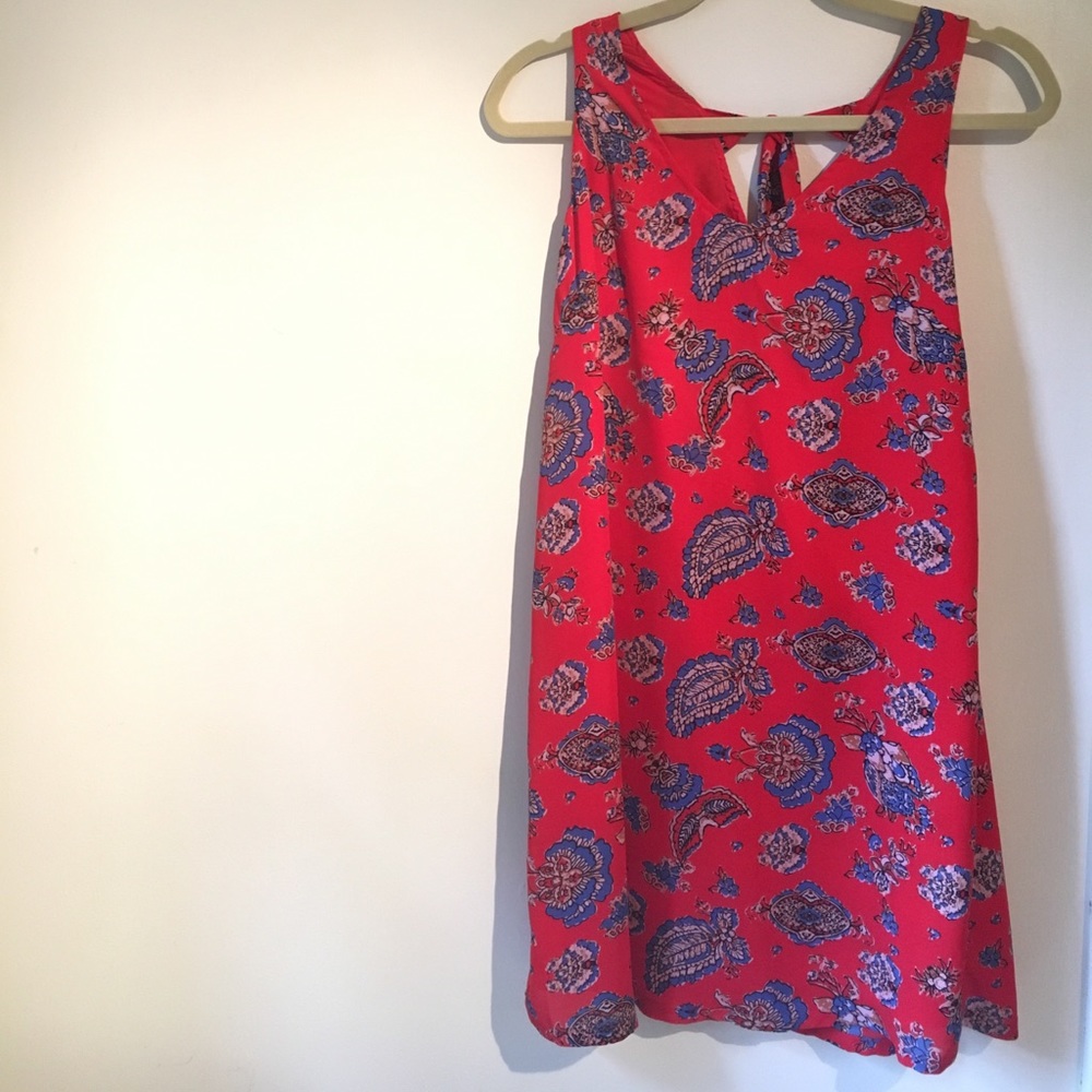 Beautiful flowy spring/summer dress