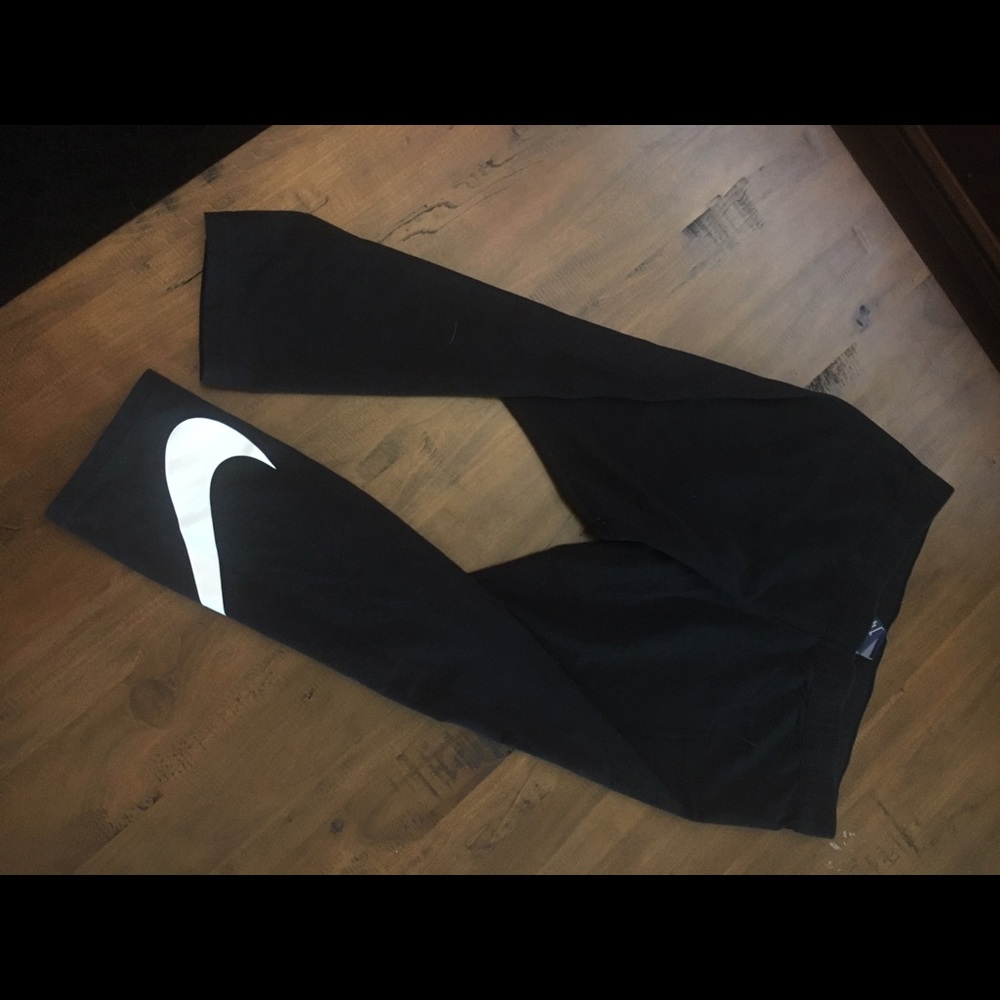 Nike swoosh legging