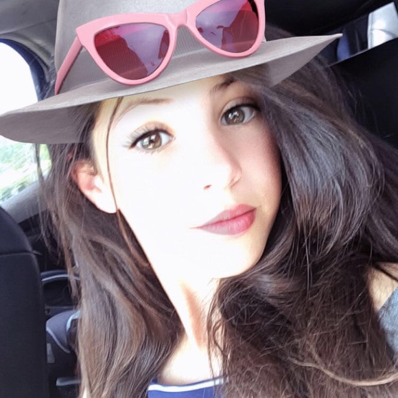 Meet your Posher, Rayssa - Picture 1 of 1