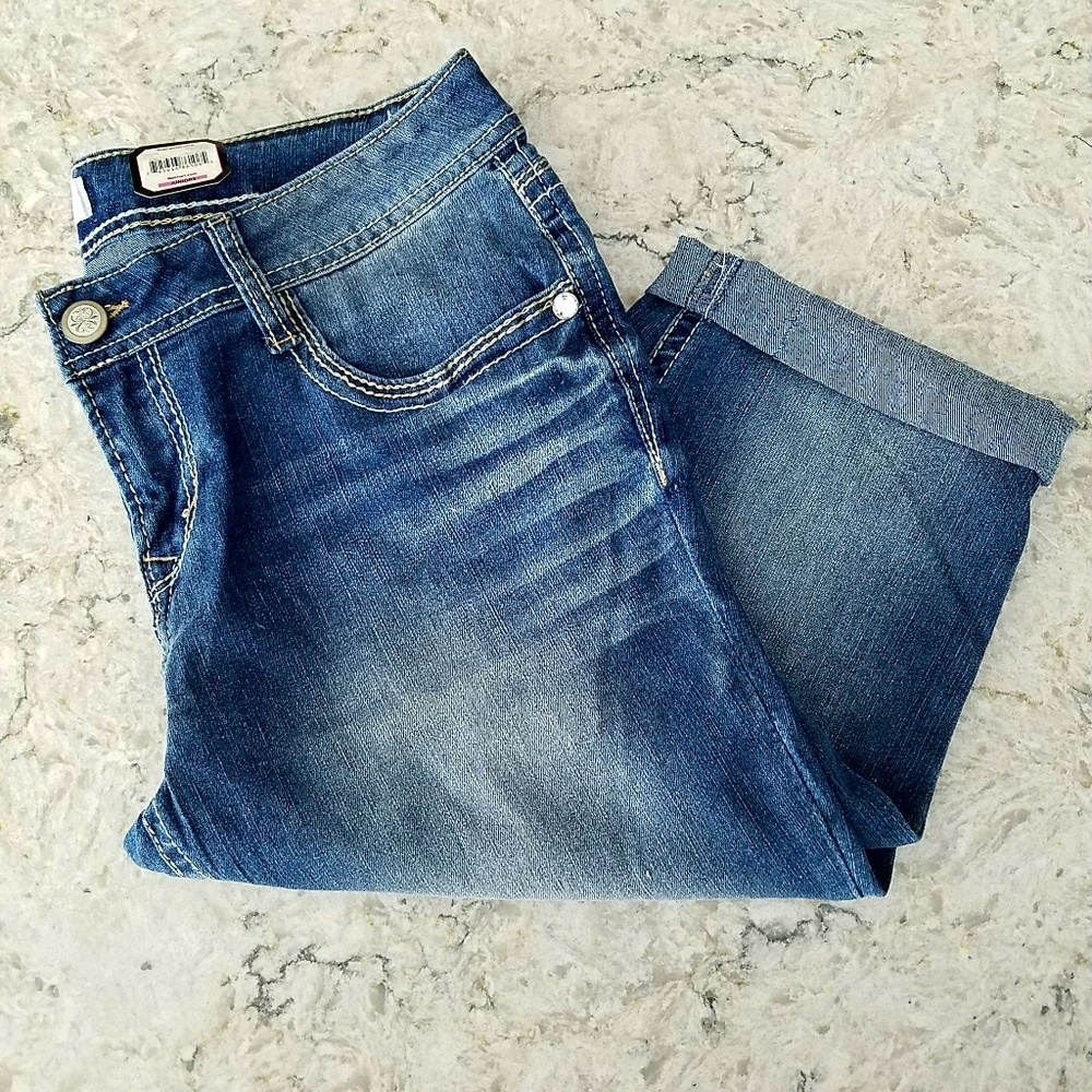 NWT! No Boundaries Capris