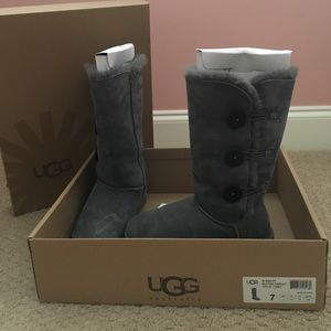 UGG Bailey Button Triplet in Grey Boots