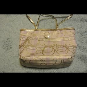 The PERFECT spring COACH BAG! 😍