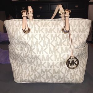 Micheal kors jet set logo white!!