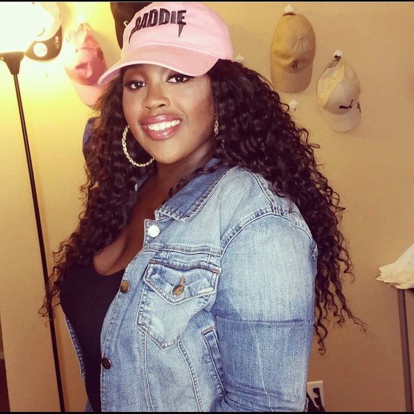 Meet your Posher, De'nesha - Picture 2 of 6