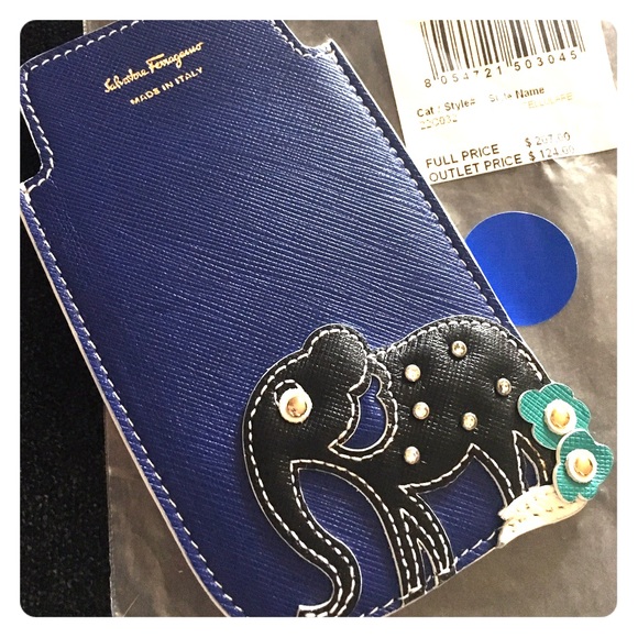 Salvatore Ferragamo Case (iPhone 4-6s compatible) - Picture 1 of 4