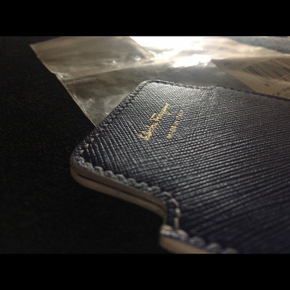 Salvatore Ferragamo Case (iPhone 4-6s compatible) - Picture 3 of 4