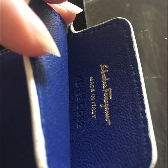 Salvatore Ferragamo Case (iPhone 4-6s compatible) - Picture 4 of 4