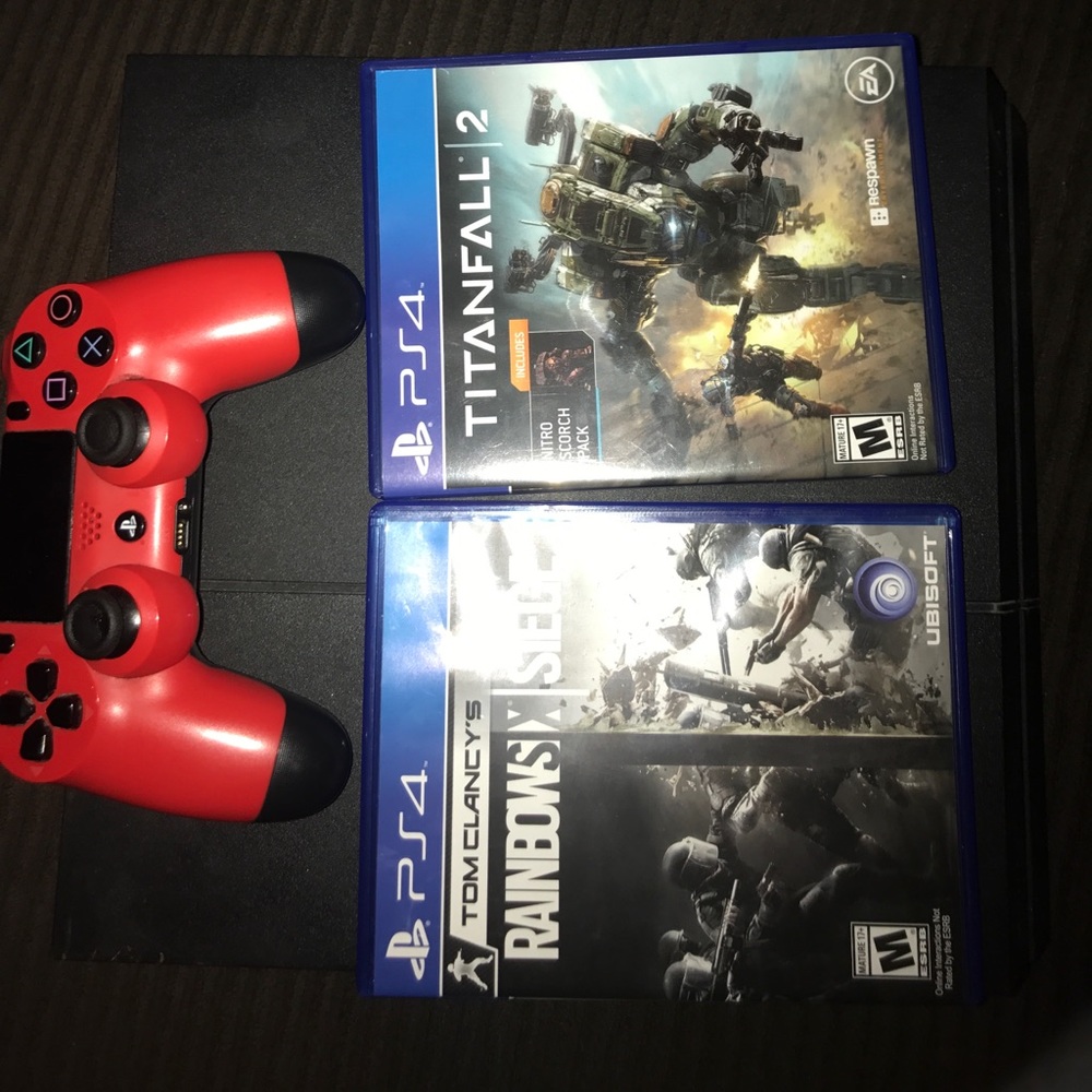 PS4 with 5 games 3 disc an 2 digital