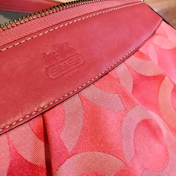 Must go!! ⭐️ Coach pink bag 🌸 Like New Condition - Picture 6 of 8