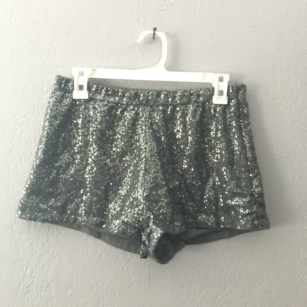 SUPER CUTE AND COMFORTABLE SPARKLY SHORTS💞