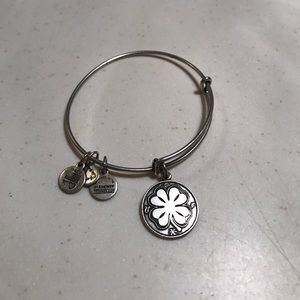 Four leaf clover Alex and Ani