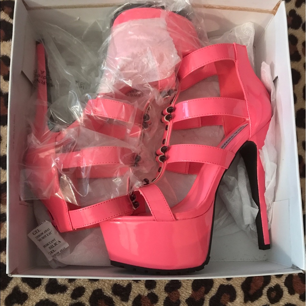 Steve Madden Hot Pink Platform heels