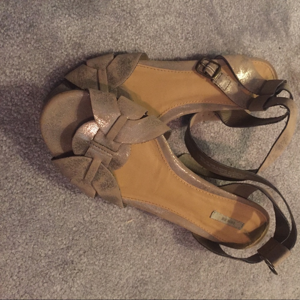 Kimchi blue metallic taupe sandles w/ ankle strap