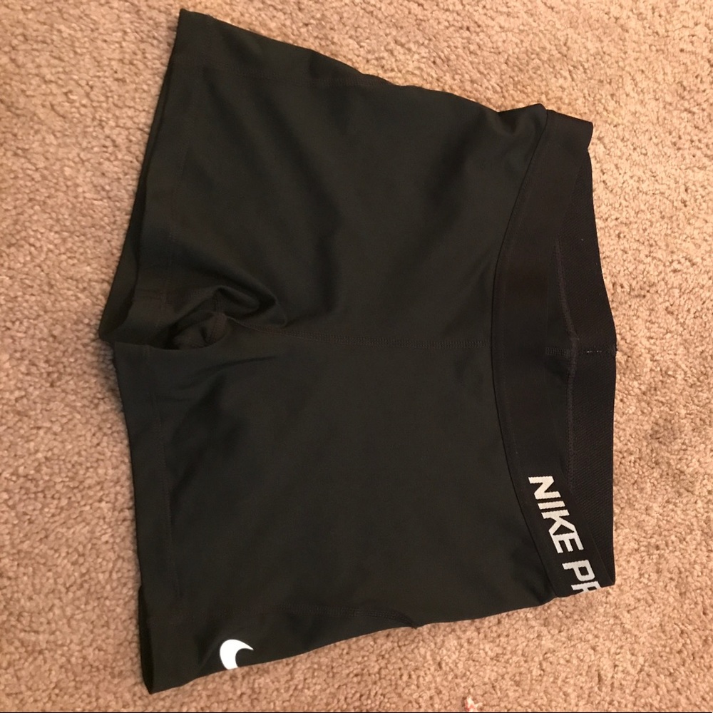Nike pro shorts barely worn