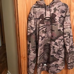 Men's under Armour hoodie