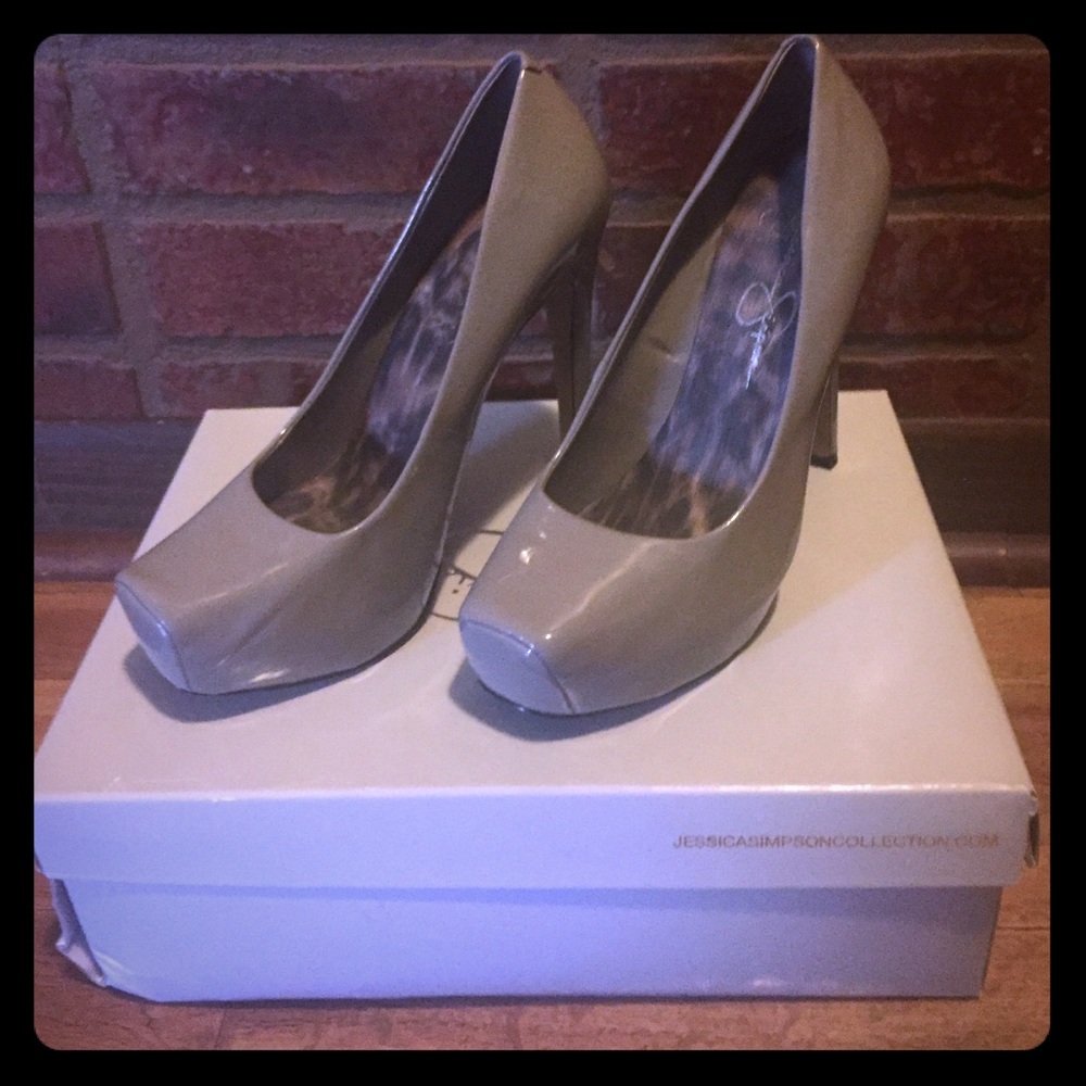 Grey Jessica Simpson pumps