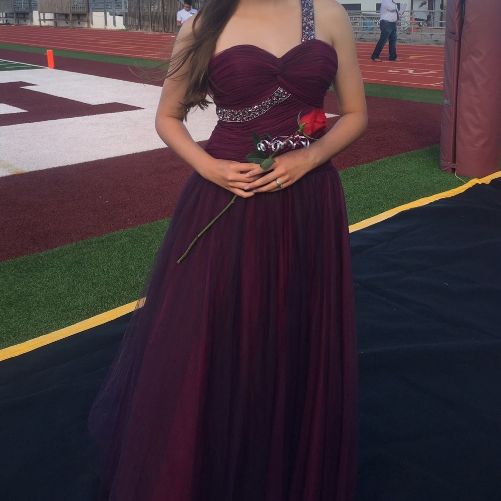 Maroon one Strat homecoming/prom dress