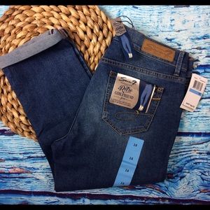 Seven7 Retro Girlfriend Roll Cuff Crop Pant