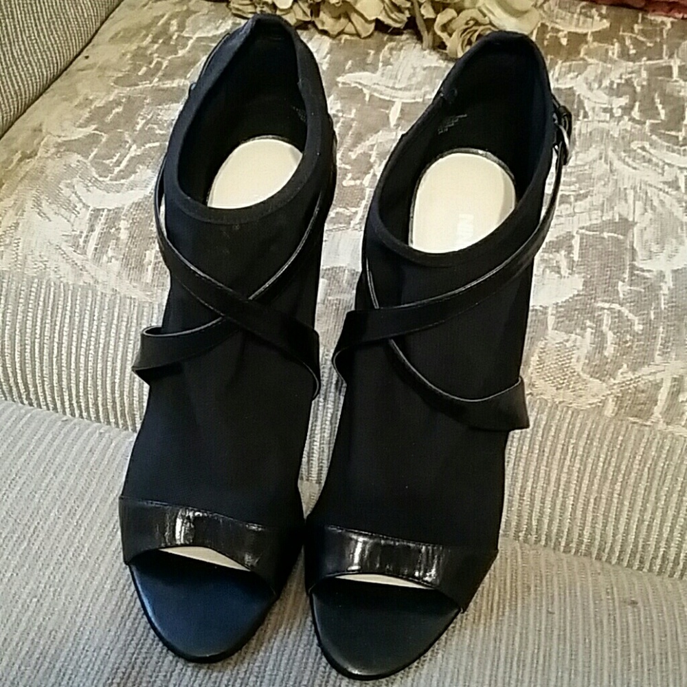 Peep toe Booties