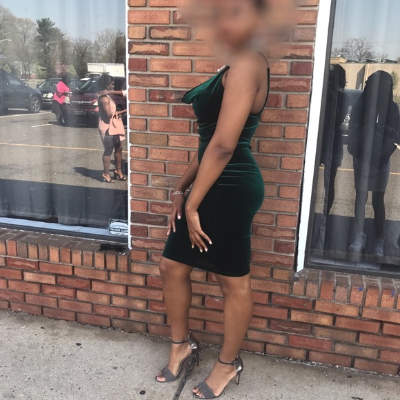 Green Velvet Dress - Picture 2 of 3