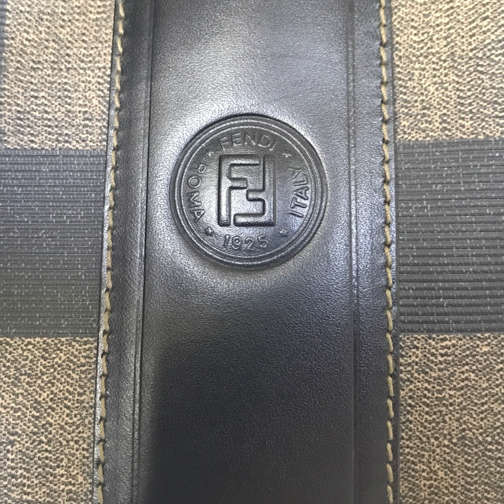 ❣️SOLD❣️FENDI Pequin Crossbody Bucket Bag & Wallet - Picture 3 of 8