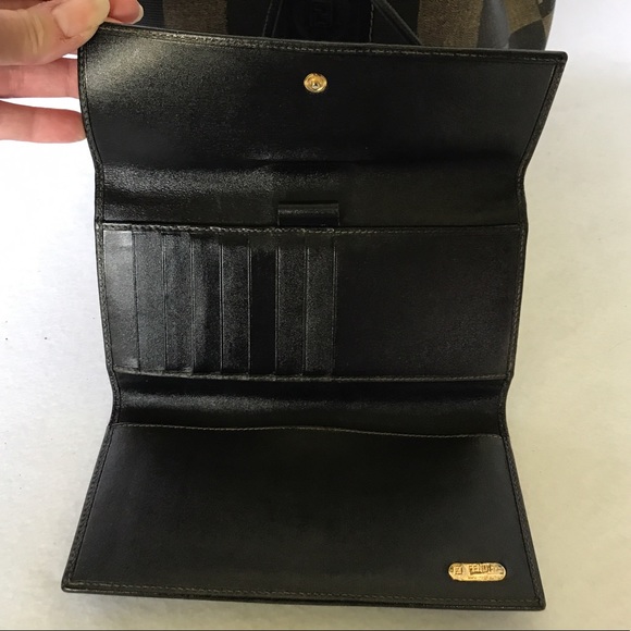 ❣️SOLD❣️FENDI Pequin Crossbody Bucket Bag & Wallet - Picture 8 of 8