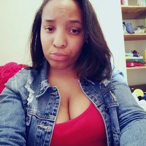 Meet your Posher, Aisha