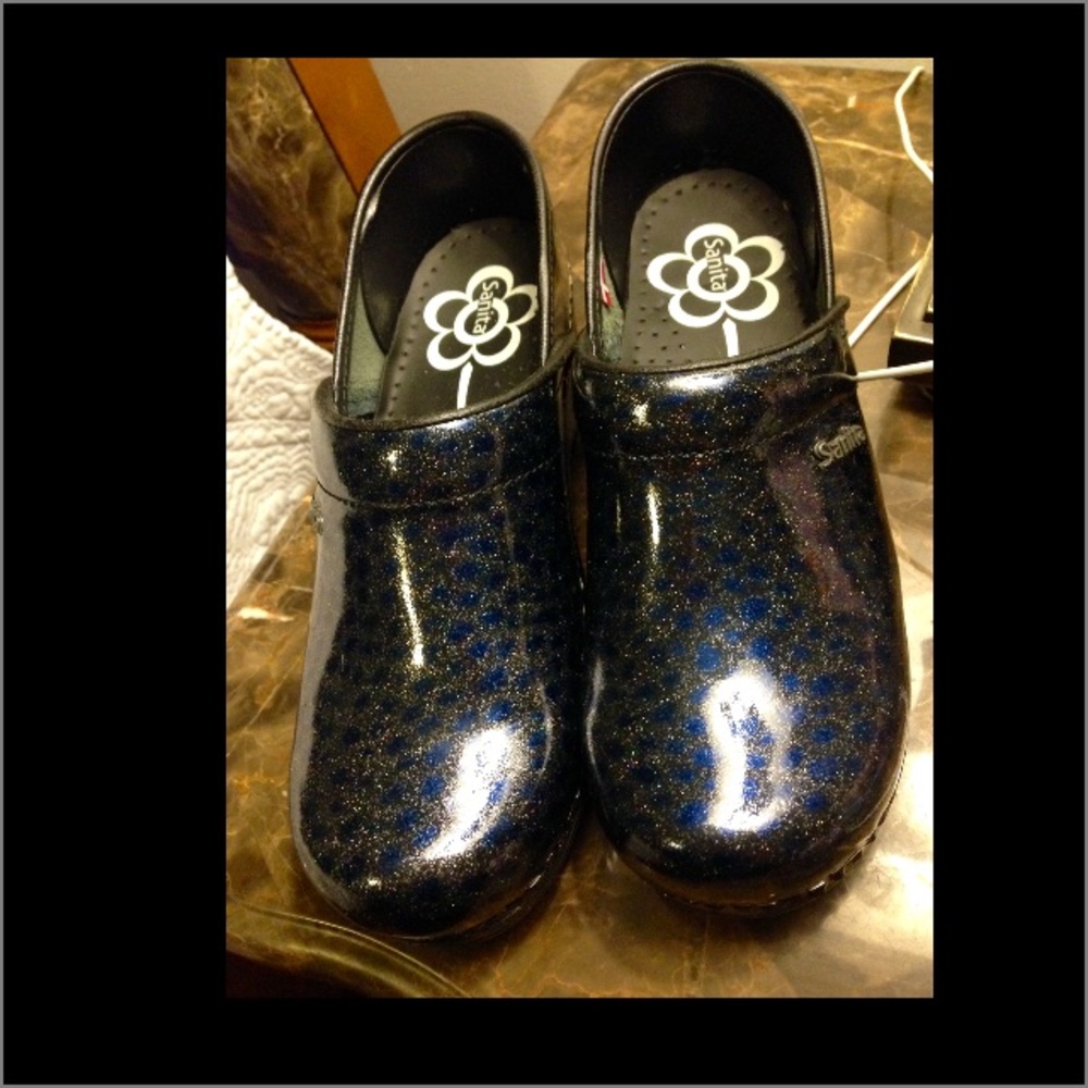 Santia navy blue sparkle shoes!