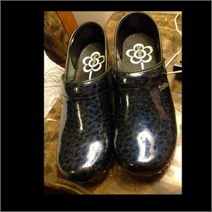 Santia navy blue sparkle shoes!