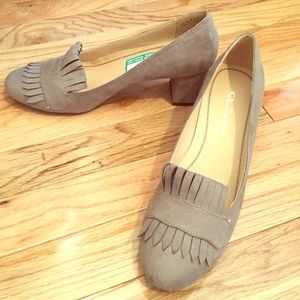 New Chinese Laundry ~2inch tan suede heels 6.5