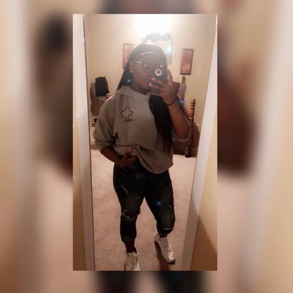 Meet your Posher, Niya