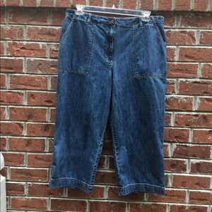 Jones Sport denim capri jeans.