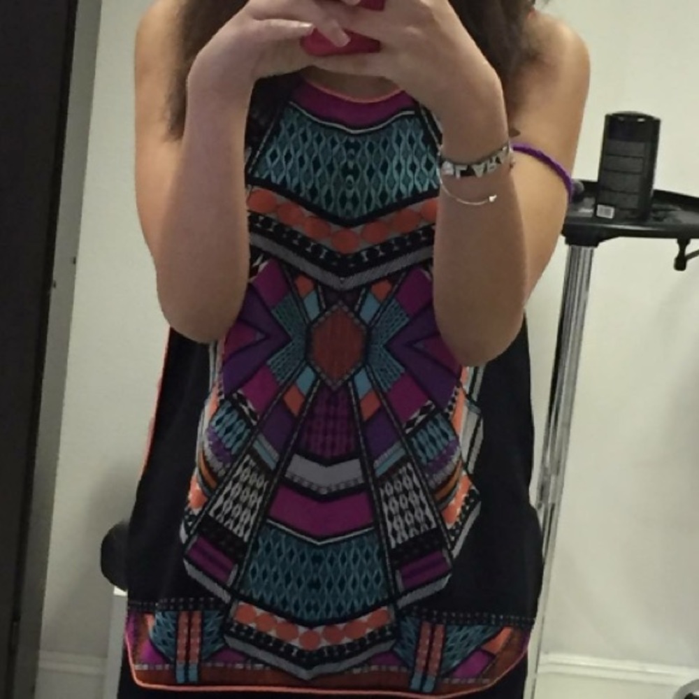 patterned tank. - Picture 2 of 2