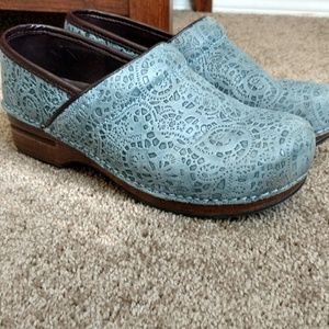 Eyelet/lace Dansko
