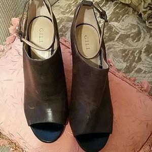 G.I.L.I. Brand, Peep toe sandal pumps