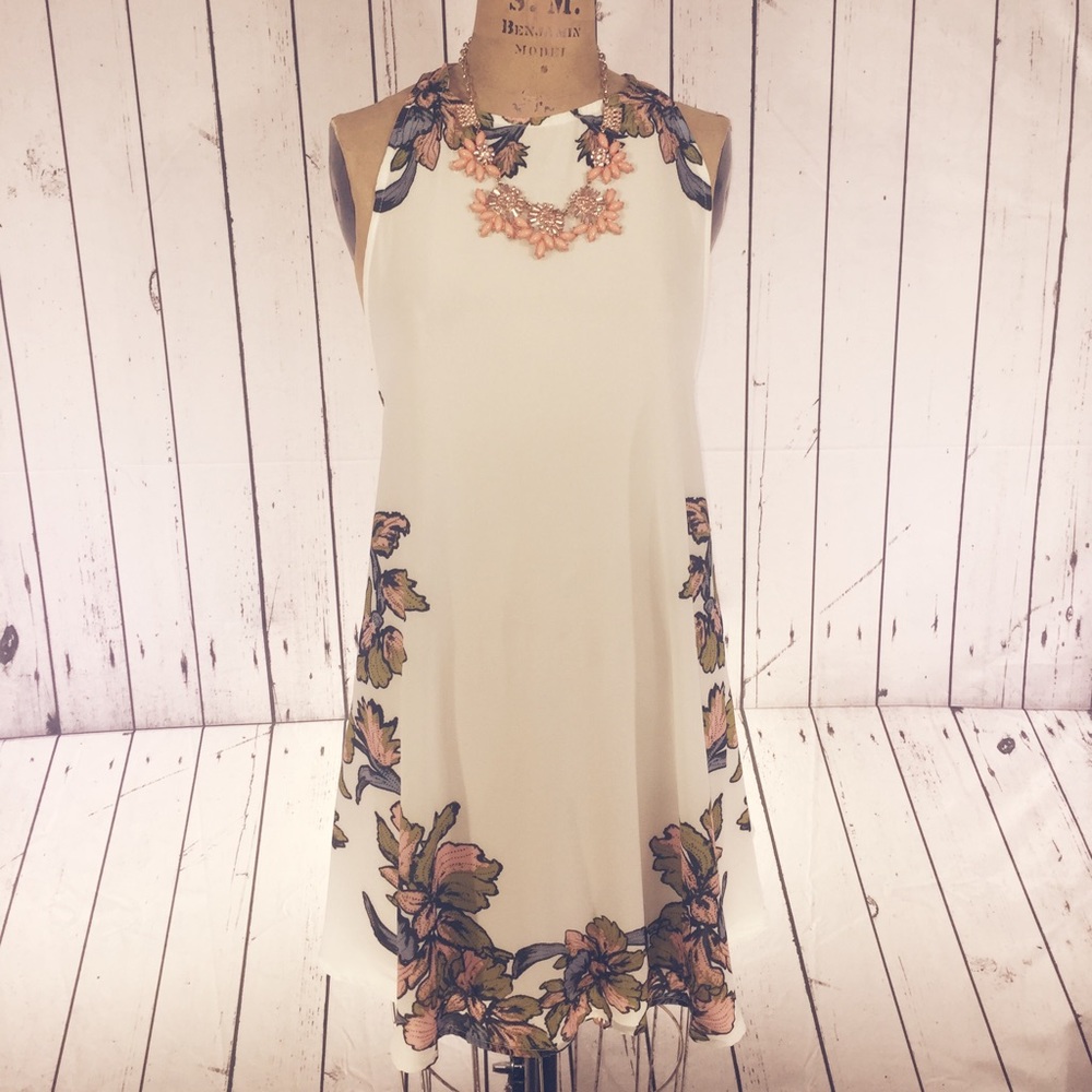🌺NWT Beautiful White Dress w/ Florals🌺