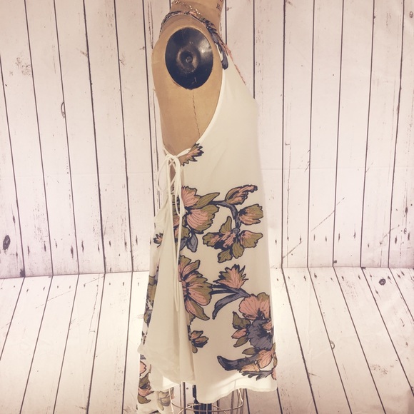 🌺NWT Beautiful White Dress w/ Florals🌺 - Picture 2 of 6