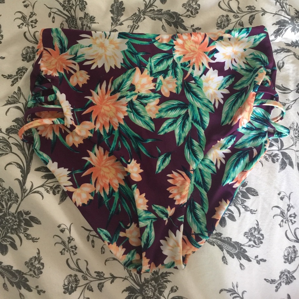 High-waisted bikini bottoms