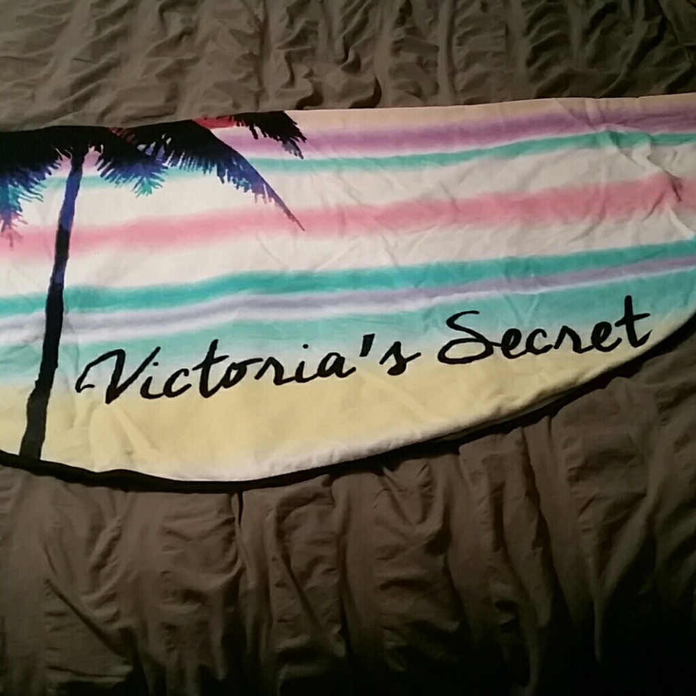 Victoria Secret round tropical beach towel -NWOT