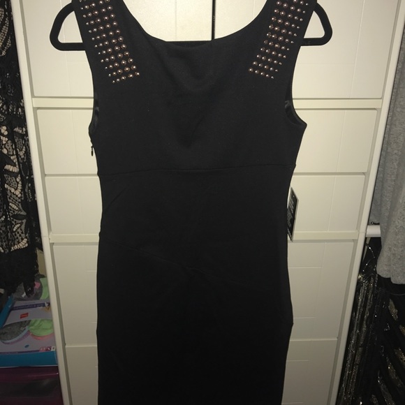 Dress - Picture 3 of 4