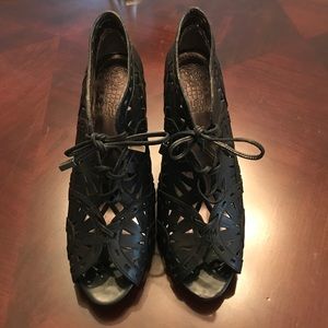 Vince Camuto black shoes - peep toe. Almost new!