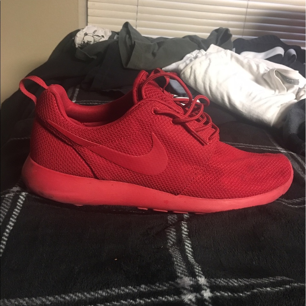 All red roshes Size 12