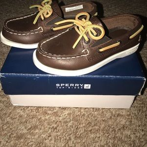 🚨TODDLER BROWN SPERRY SIZE 9C🚨